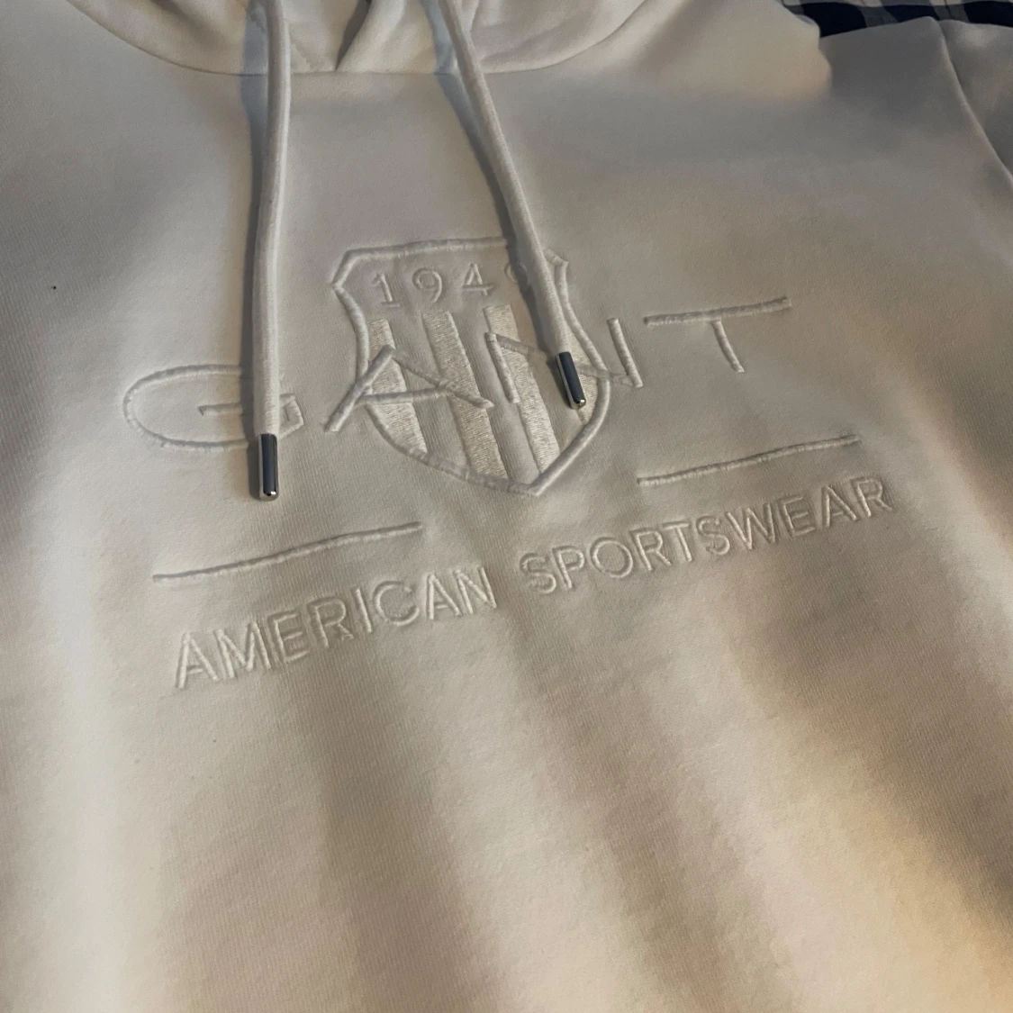 Vit hoodie från GANT - 1