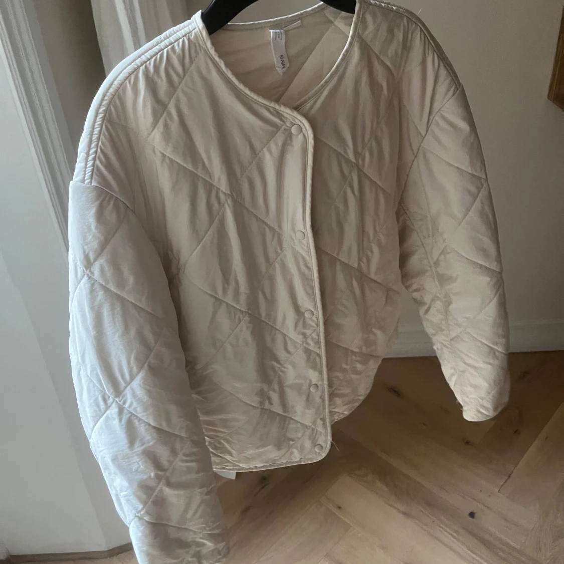 Tun vit dunjacka MANGO - 1