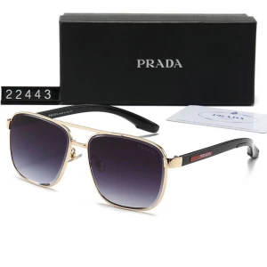 Solglasögon från Prada - Prada-Solglasögon. Kvitto, box & kort tillkommer! Storleken är ONE SIZE. detta är ett par väldigt eleganta solglasögon som såklart är äkta.