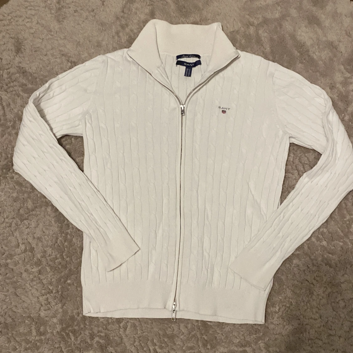 Vit stickad turtleneck med zip från GANT