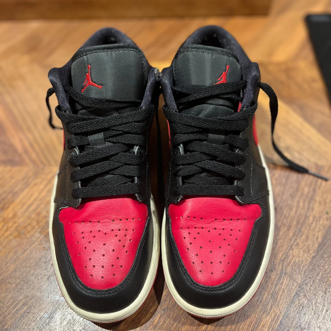 Jordan 1 low Röd svarta