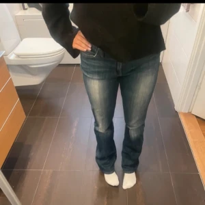 Lee Jeans - Supersnygga blåa jeans från Lee med rak passform! Storlek W28 L31! 