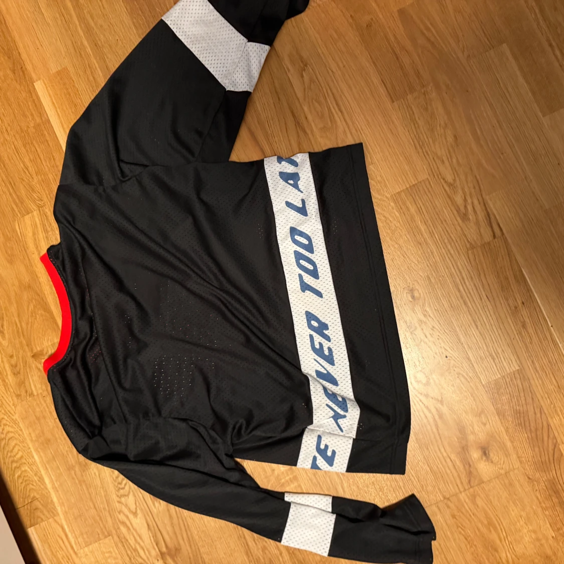 Svart långärmad tröja från Pegador - 1