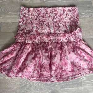 Volangkjol - Jätte gullig ny kjol från Gina i storlek M💓💓