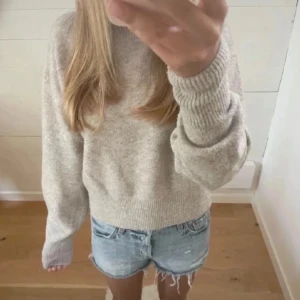 Beige stickad tröja & Other Stories XS - Beige stickad tröja ifrån & other stories i storlek XS😇😇