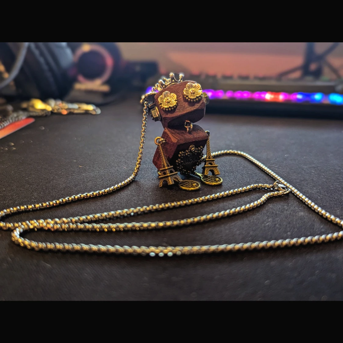 Robot-halsband med Eiffel-torn detaljer - 1