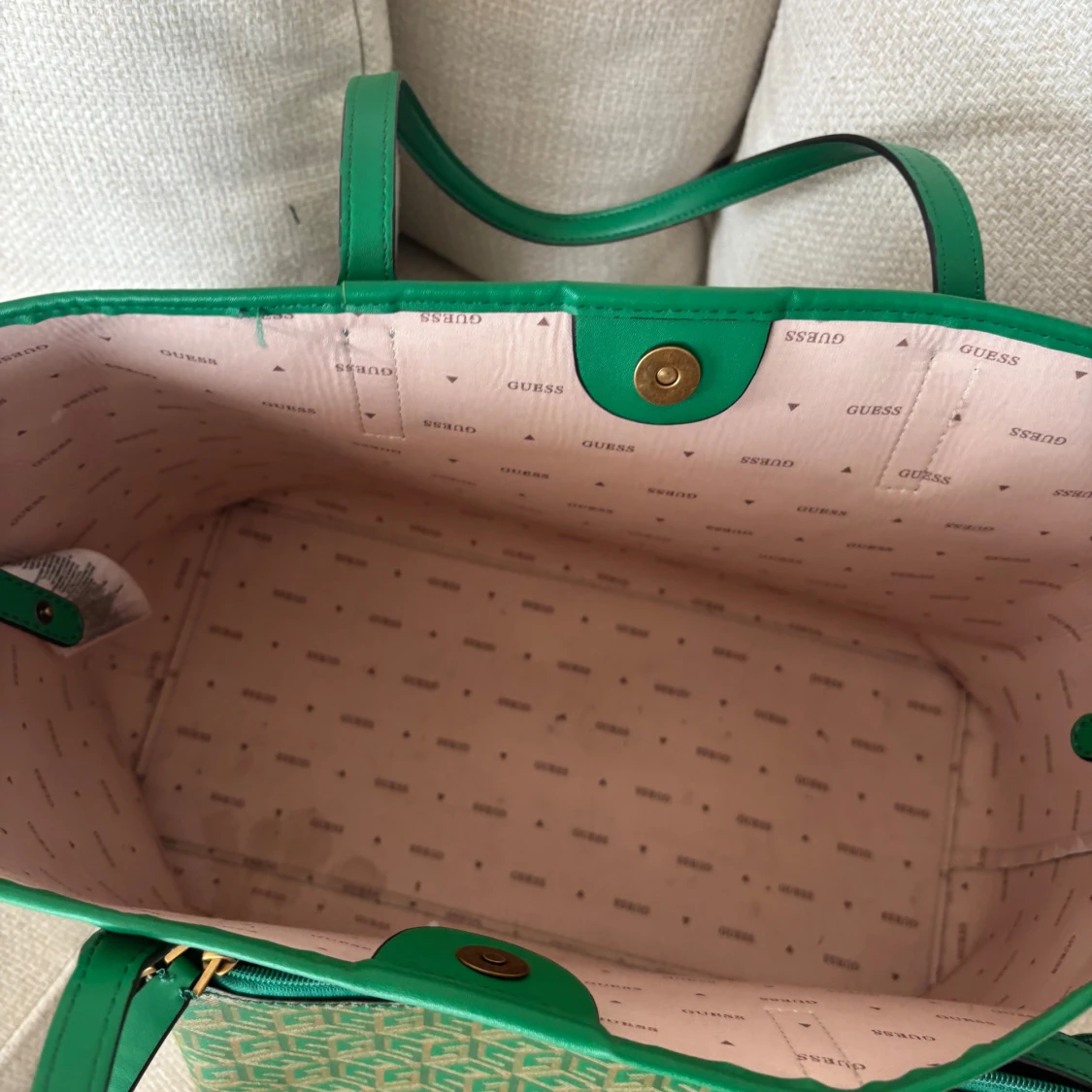 Grön shoppingväska från Guess - 2