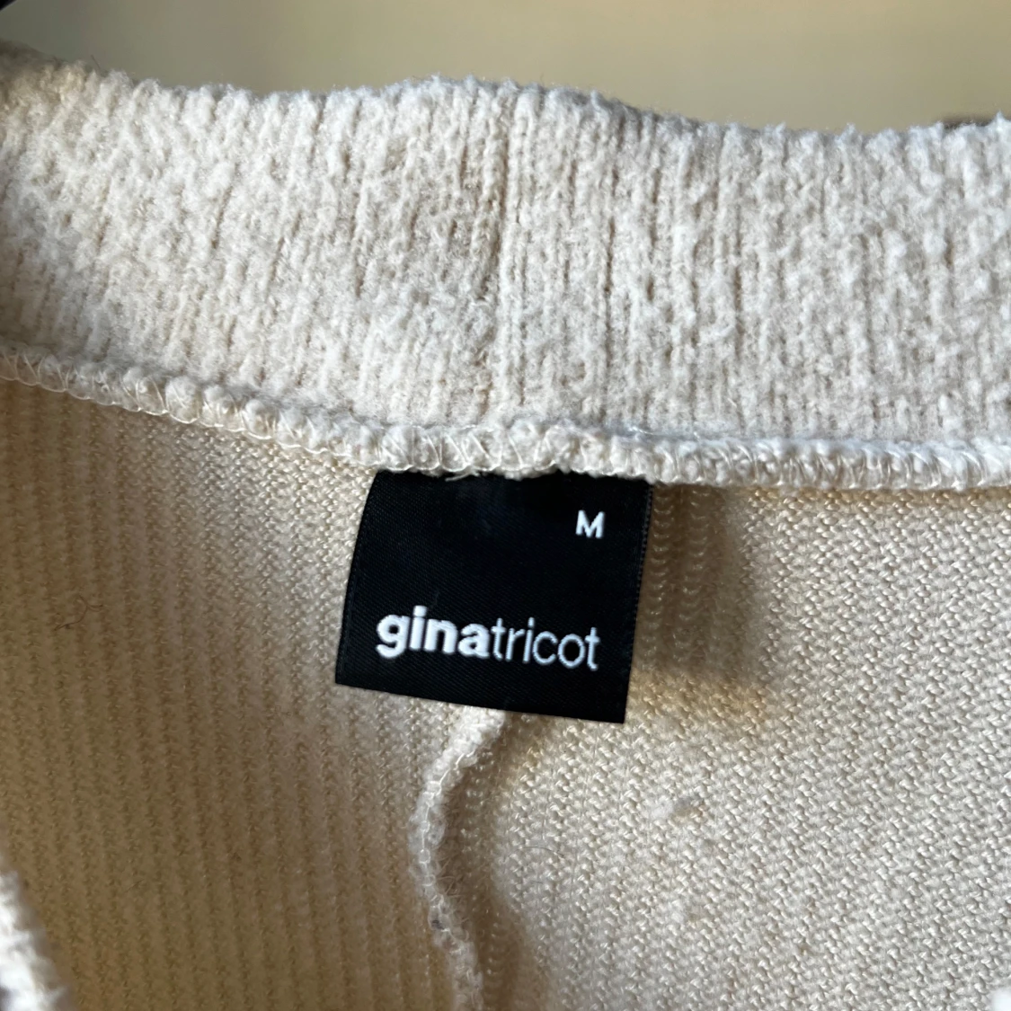 Creme långärmad klänning Gina Tricot - 2