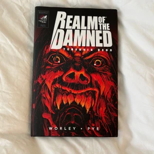 Bok ”Realm of the Damned - Tenebris Deos” från Worley & Pye - nytt skick, ISBN kan ses på bilden,