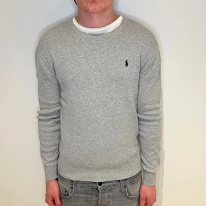 Ralph lauren tröja  - Ralph lauren tröja | Skick: 9,5/10 | Size - S | Fraktar via postnord eller instabox på köparens bekostnad 