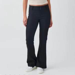 Kostymbyxor från Gina Tricot  - Helt nya kostymbyxor från Gina Tricot!! (Yk bootcut trousers)