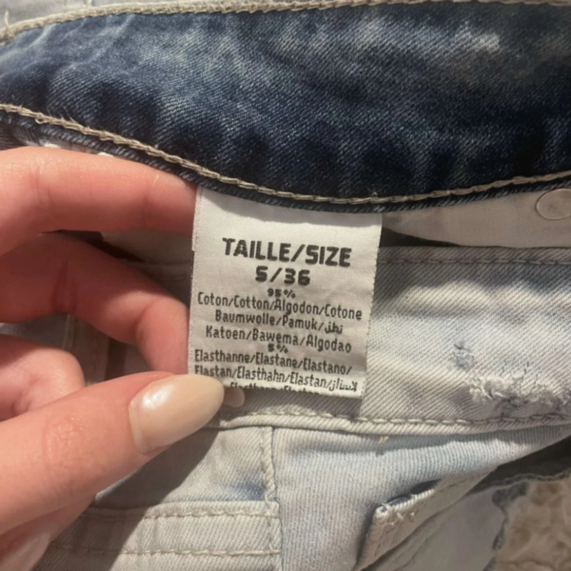 Ljusblå jeansshorts med spetskant - 3