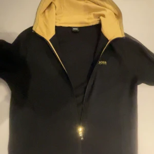 BOSS kofta - Kom med bud. Har ni frågor så bara ställ dom.