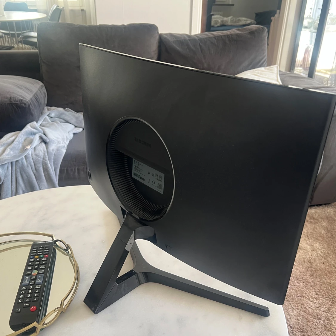 En 144hz 24 tum samsungskärm  - 2