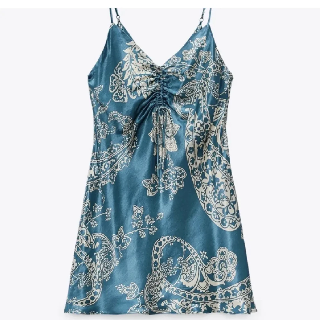 Blå kort satinklänning med mönster - 2