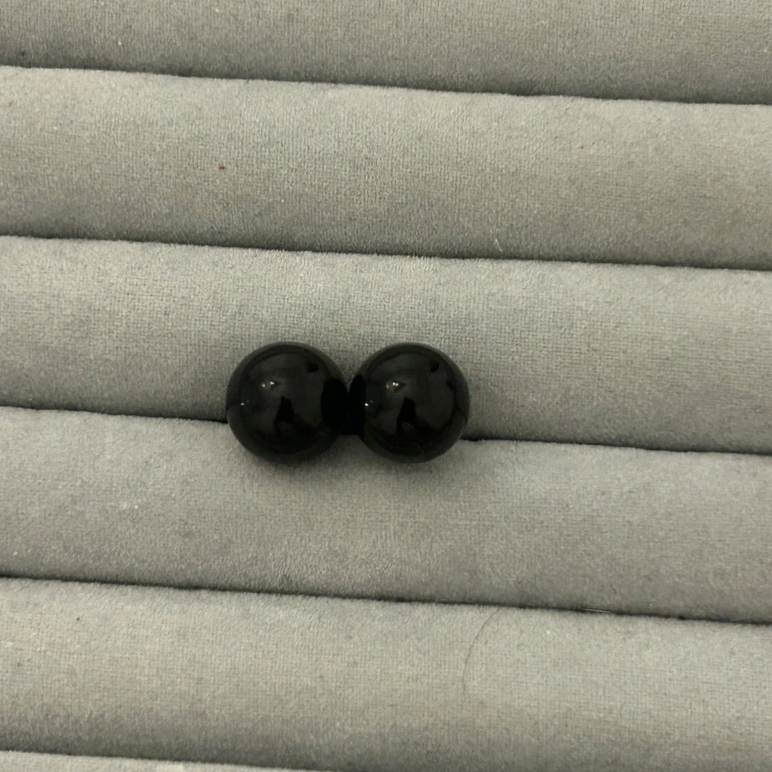 Svart pärlörhängen  - 1