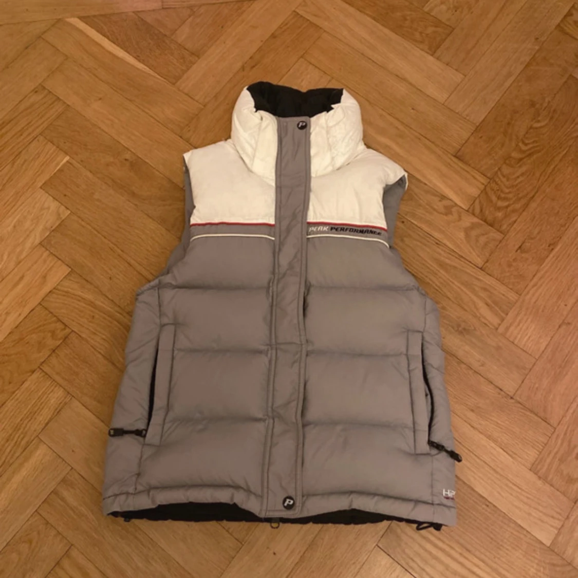 Peak Performance dunväst grå/vit