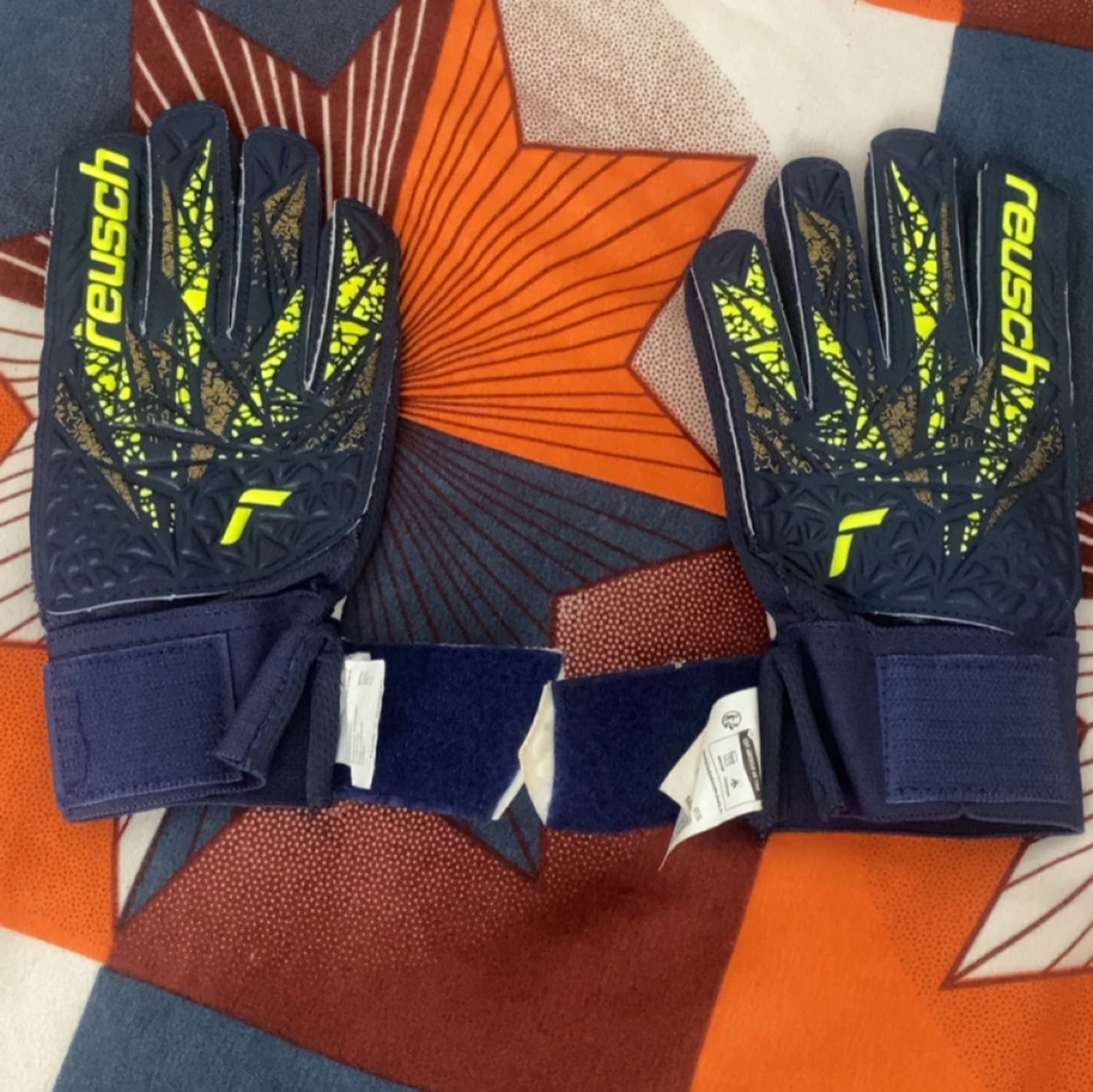 Reusch blå och gula målvaktshandskar - 2