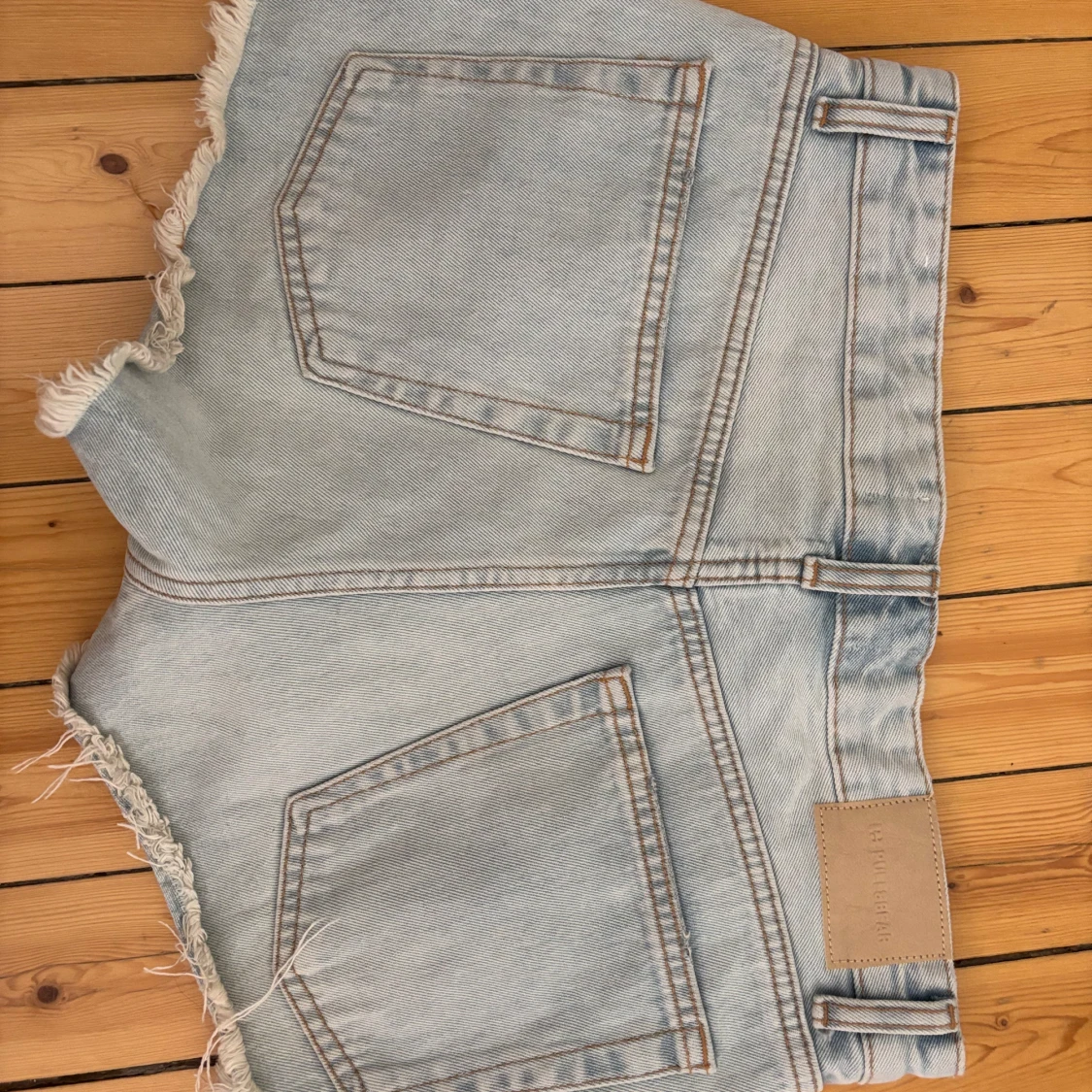 Ljusa jeansshorts  - 2