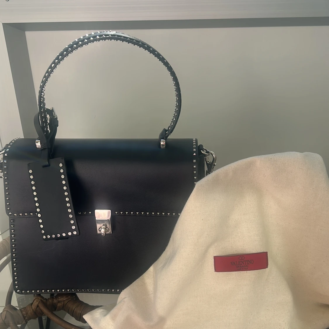 Svart handväska Valentino Garavani - 4