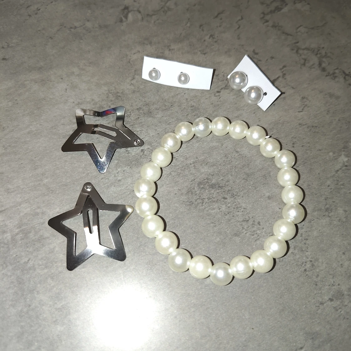 Pärlarmband och pärlörhängen set