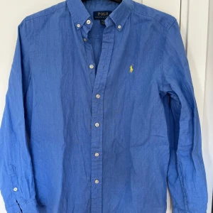 Linne skjorta Ralph lauren - Säljer en ljusblå Ralph lauren linne skjorta ny pris 1195.