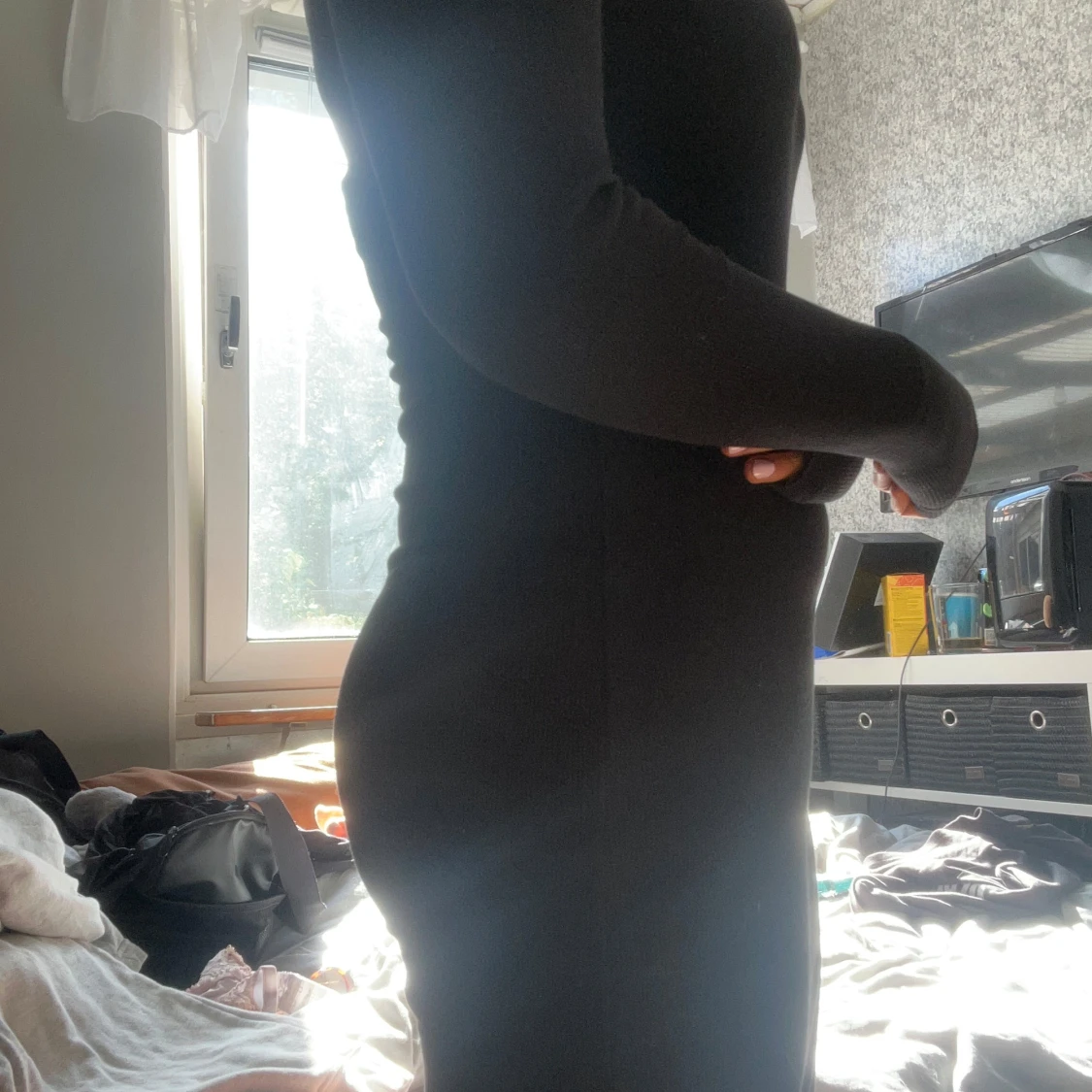 Svart ribbad långärmad klänning - 3