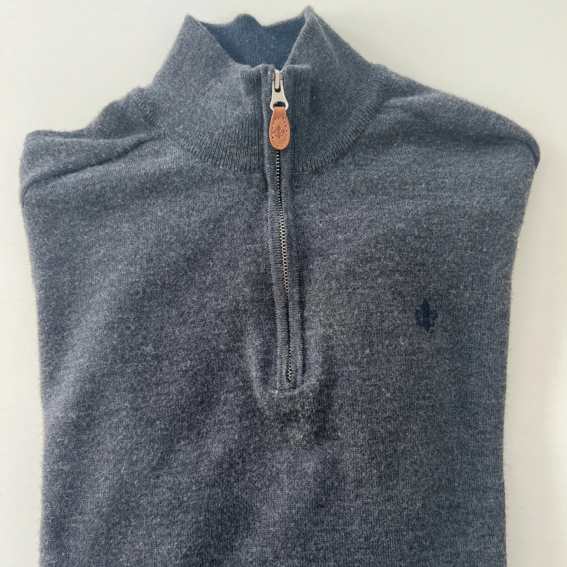 Mörkgrå Morris halfzip i 100% merinoull