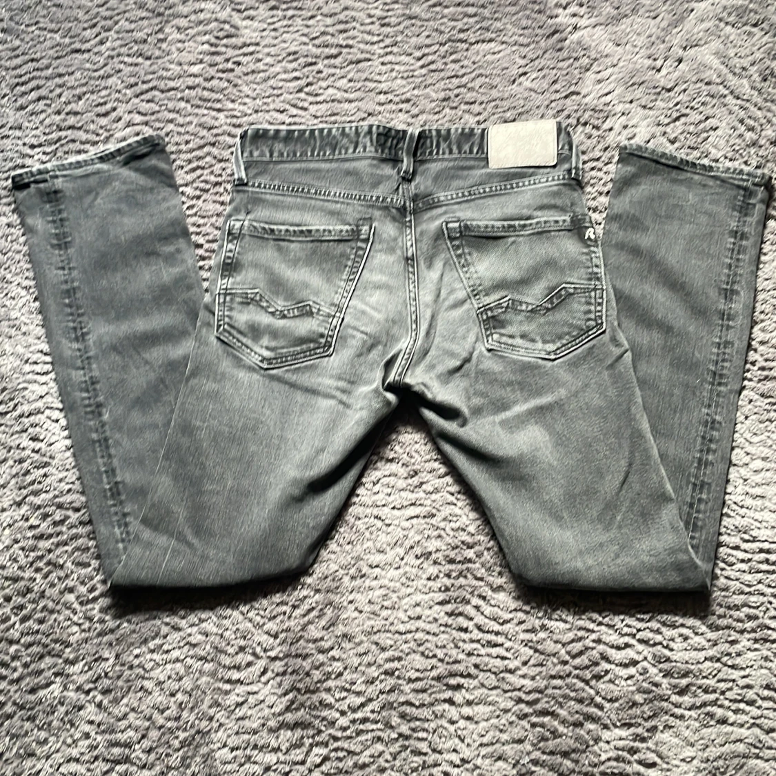 Gråa Replay jeans, storlek 28W 32L