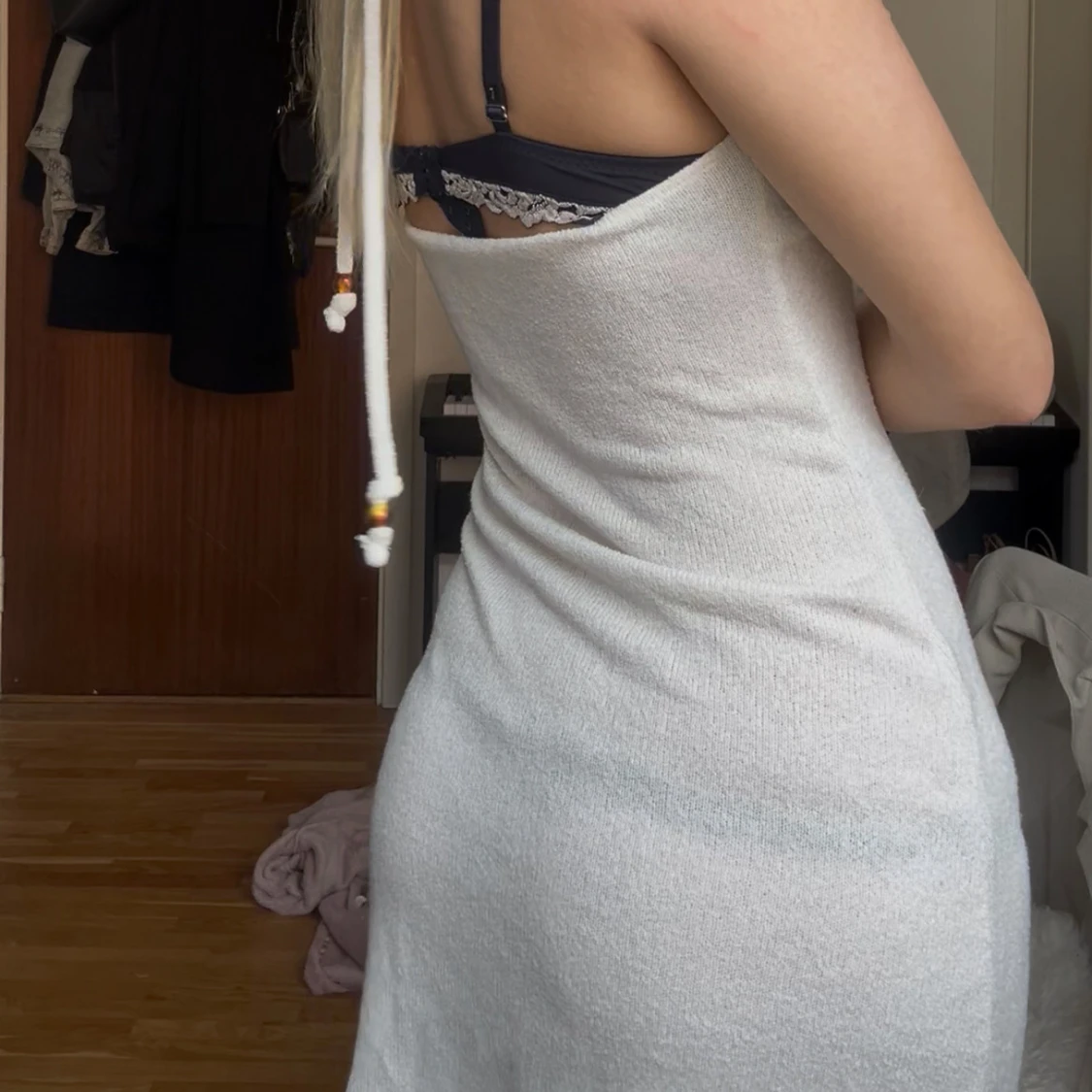 Vit omlottklänning med snörning strandklänning - 1