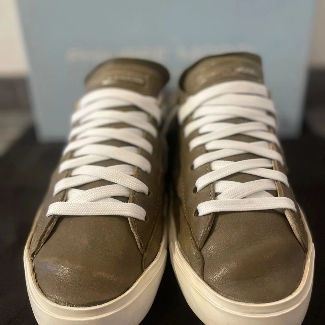 Olivgröna sneakers från Philippe Model - 1