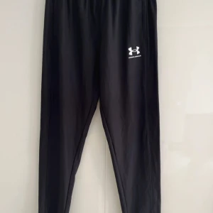 Under Armour Byxor - Under Armour Byxor Storlek M som i nyskick. Först till kvarn eller bud.
