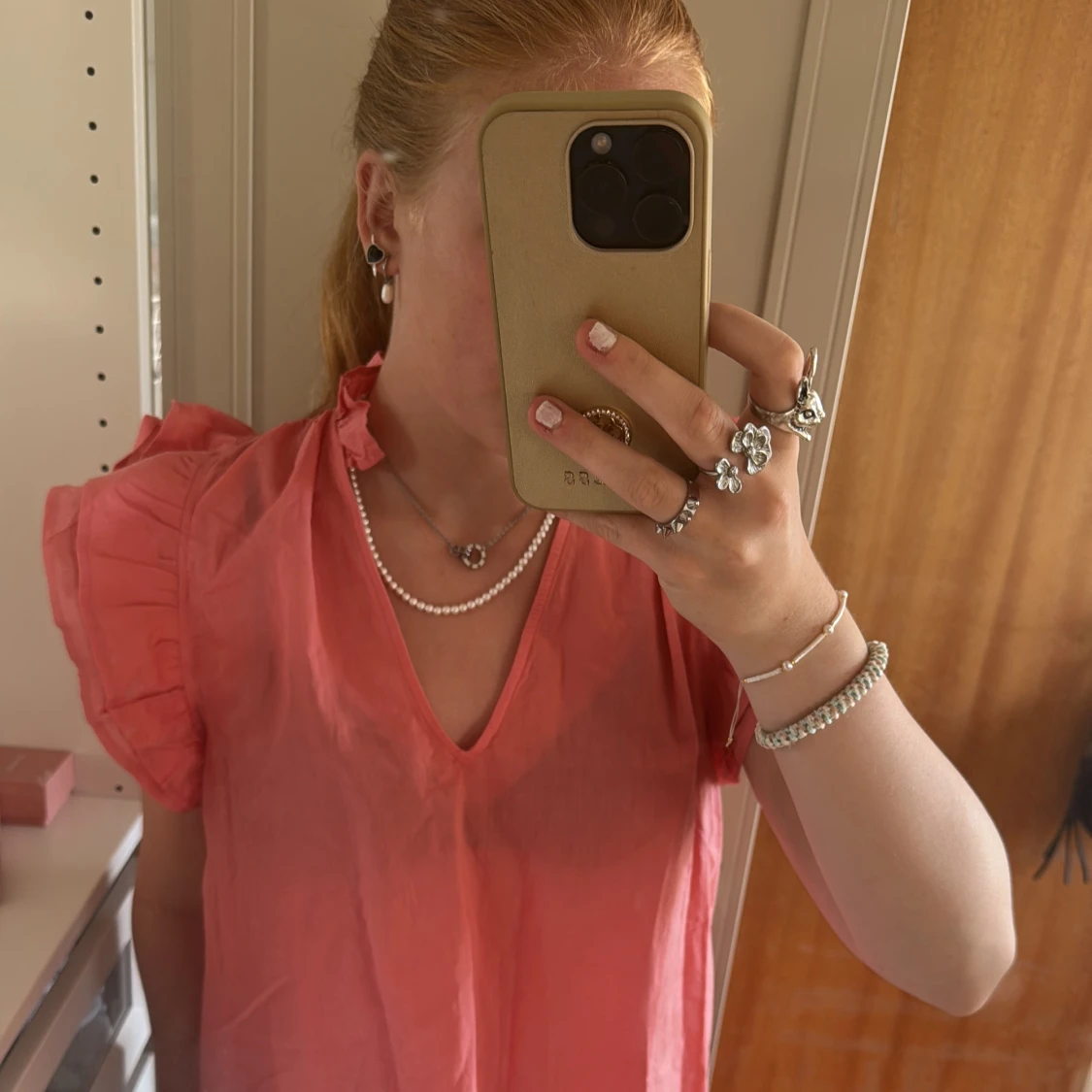 Rosa blus med volangärm från Zara