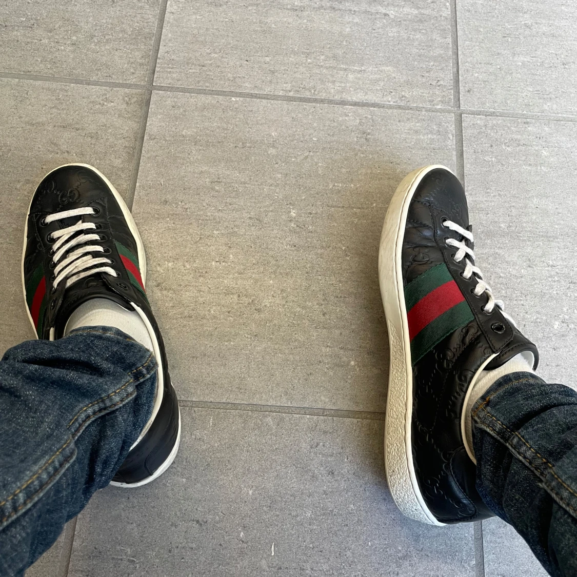 Gucci svarta sneakers med röd/grön rand - 3