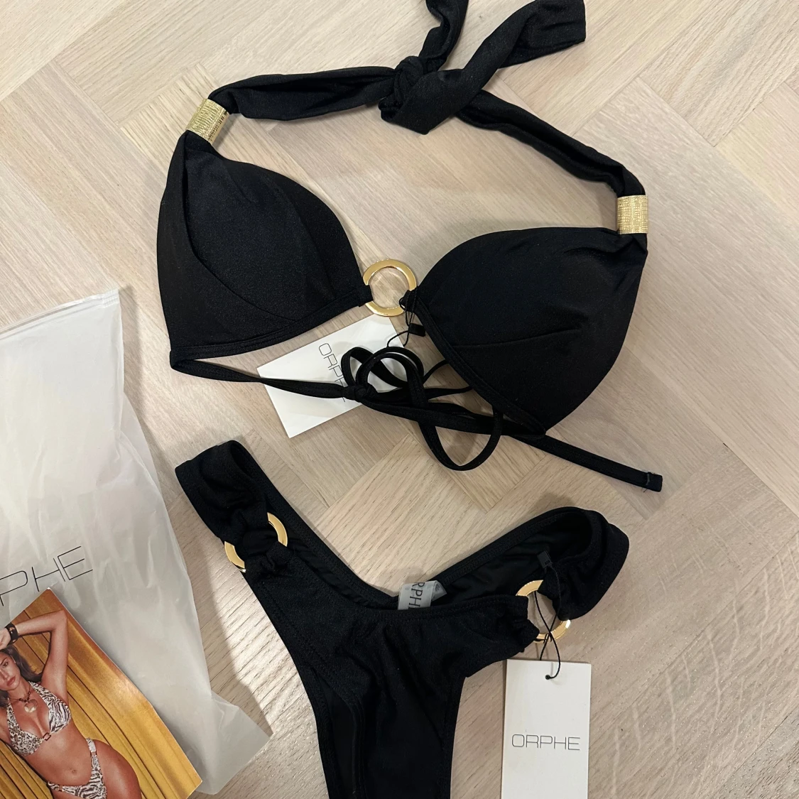 Svart bikini med gulddetaljer från Orphe - 1
