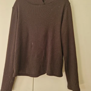 Svart luvtröja  - Svart luvtröja från kapphal storlek 146/152