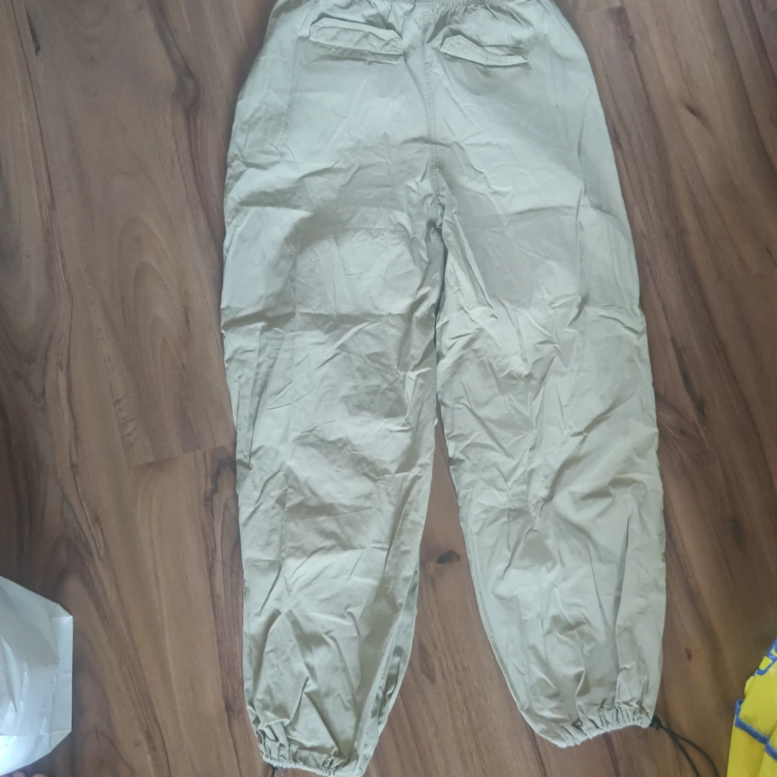 Beige cargopants från H&M Divided XXS - 1