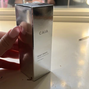 CAIA Dewy Drops Serum Foundation - Helt oanvänd, säljer då jag beställde fel färg              20C