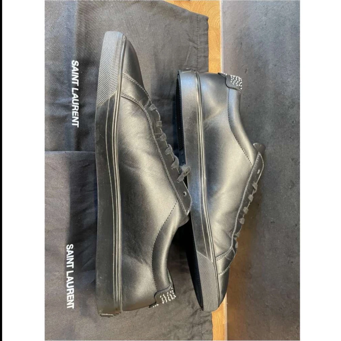 Svarta sneakers från Saint Laurent - 2