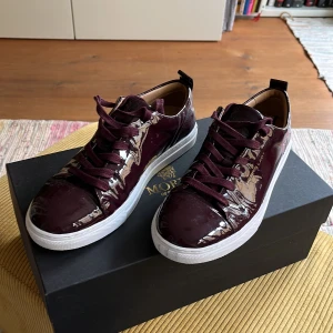 Morris Lady sneakers  - Morris sneakers. Nästan helt oanvända. Jättefint skick. Köpta för 1400kr säljer för 900
