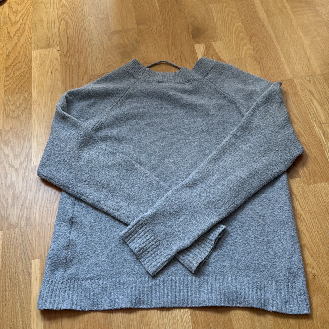 Grå stickad tröja från Vero Moda - 2