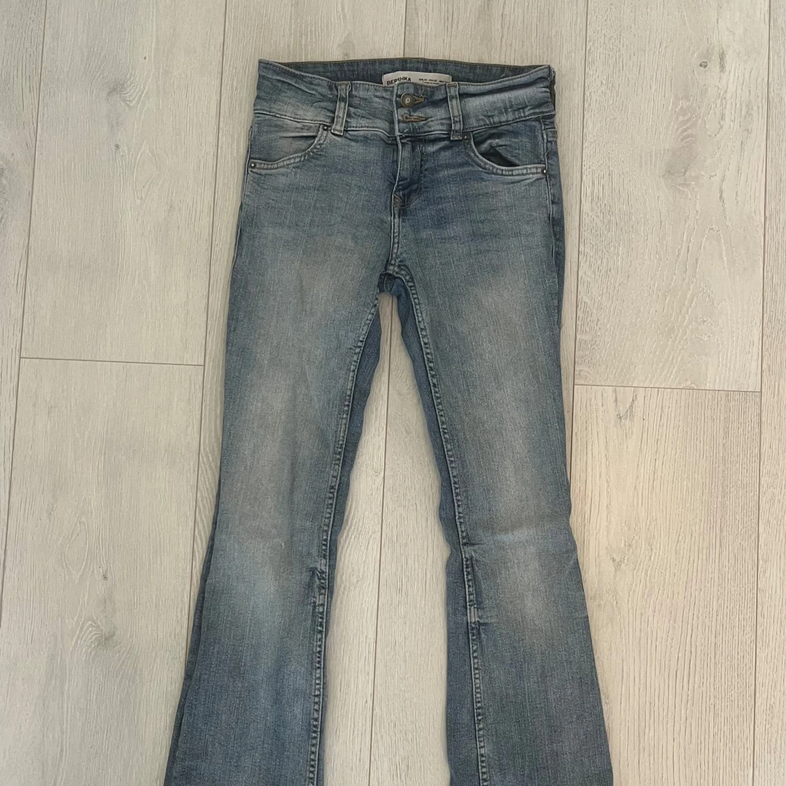 Lågmidjade bootcut jeans från Bershka 