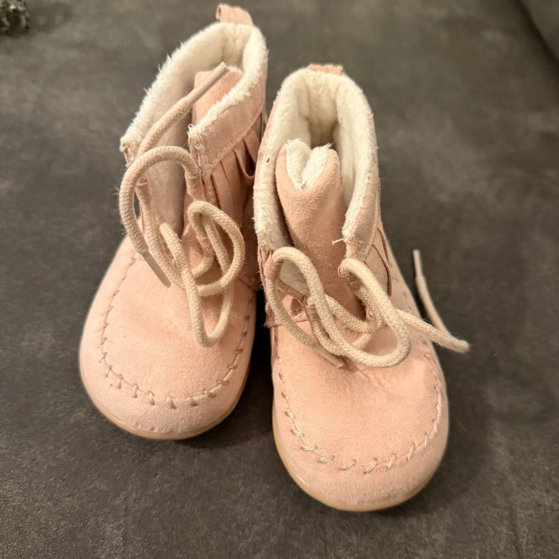 Beiga mockaboots med fransar, strl 20