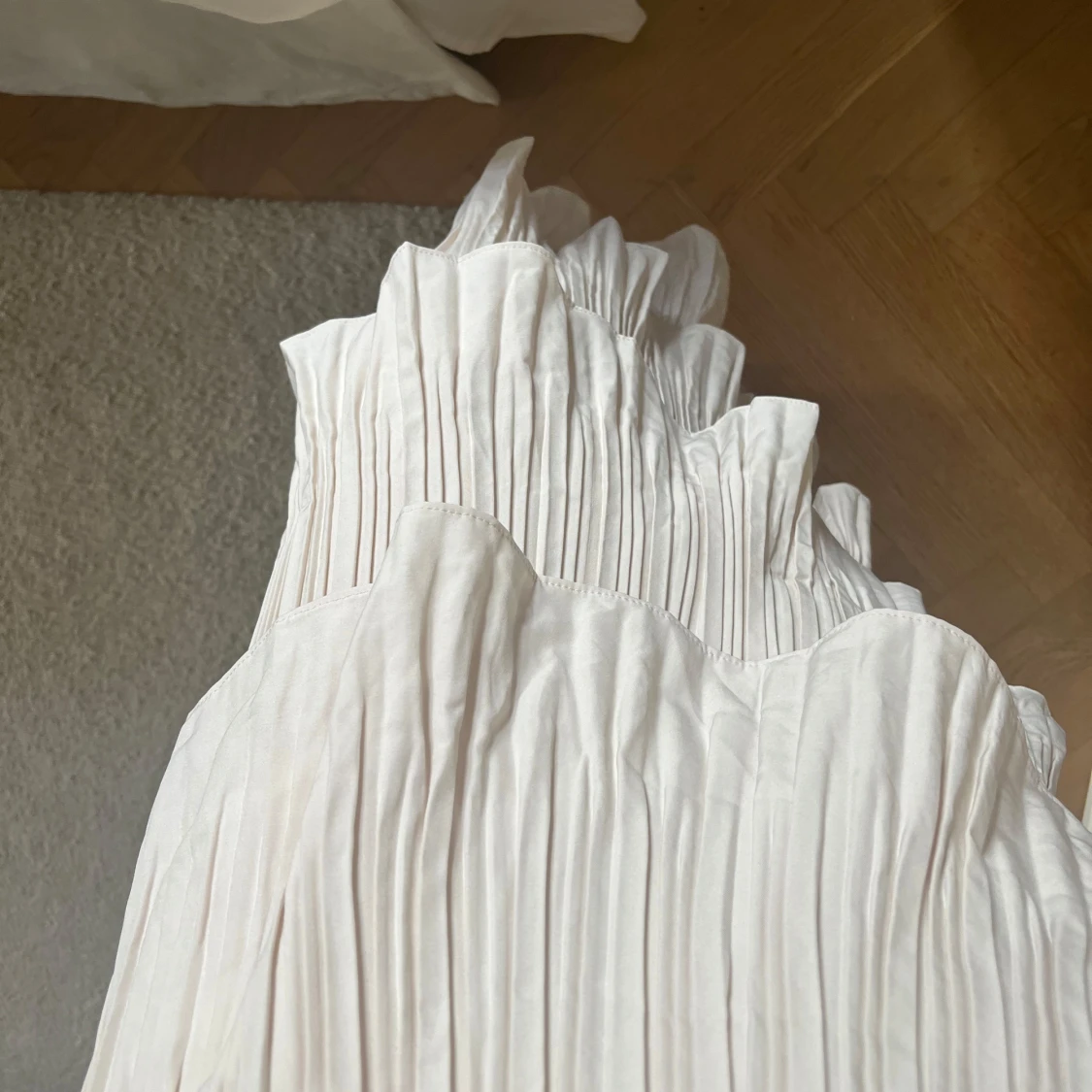 Plisserad långkjol med volanger - 2