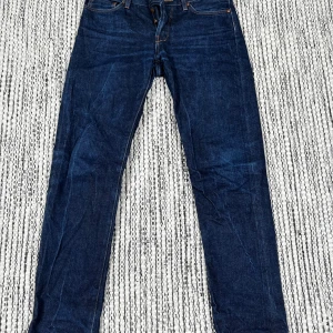 Mörkblå japanska selvage jeans ”Han” - Snygga mörkblå jeans från Han, tillverkade i högkvalitativt japansk selvage denim som åldrar väldigt snyggt. W30