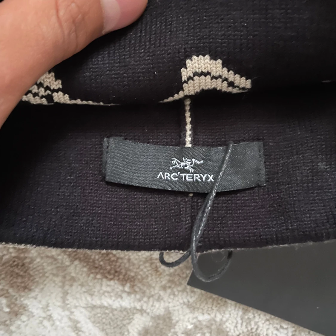 Beige Arc'teryx mössa med logga - 2