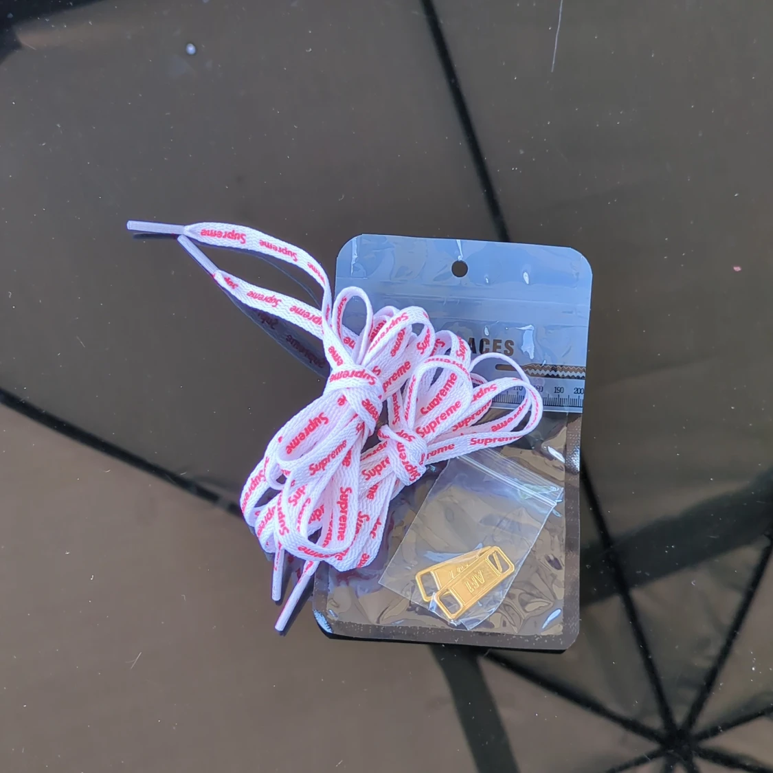  vita och röda skosnören med guld AF1 dubraes