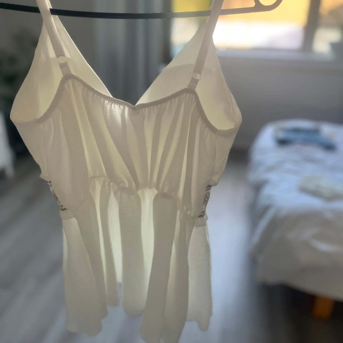 Vit omlott linnetopp från New Collection - 1