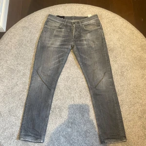 Dondup George Jeans - Tja! Säljer dessa sjukt feta Dondup George  Storlek 32  Skick 10/10 (Som nya)  Säljer för 999