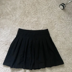 Söt  kostym volang kjol från pull and bear  - Söt kjol! 
